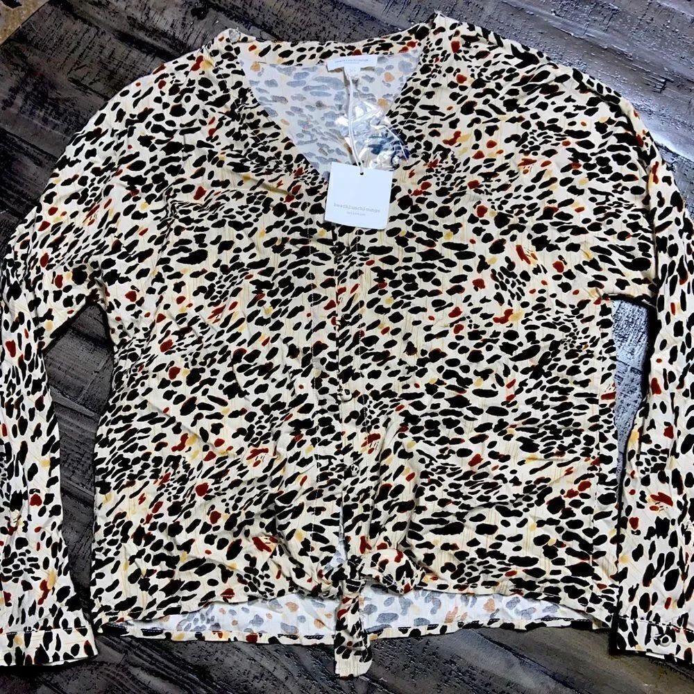 NWT long sleeve tie front v neck cheetah print top